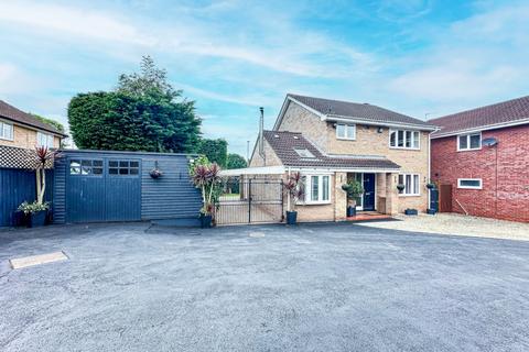 4 bedroom detached house for sale, Sundew Close, Taunton.