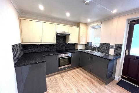 2 bedroom semi-detached house to rent, Parklee Court, Keighley, BD21