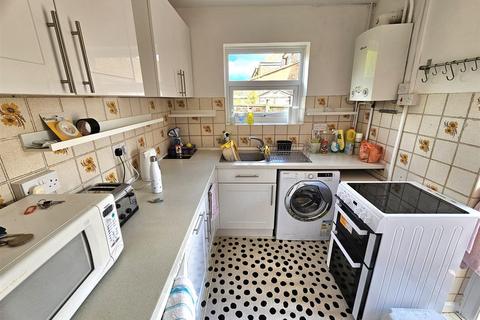 4 bedroom semi-detached house to rent, Mandeville Road, Canterbury