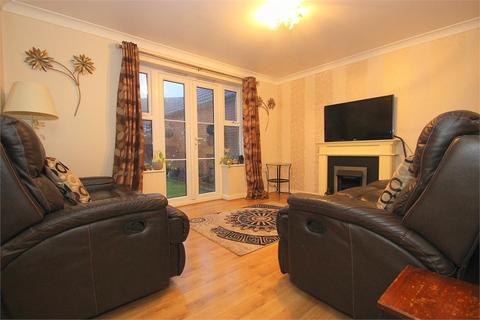 3 bedroom semi-detached house to rent, Shaw Gardens, Langley SL3