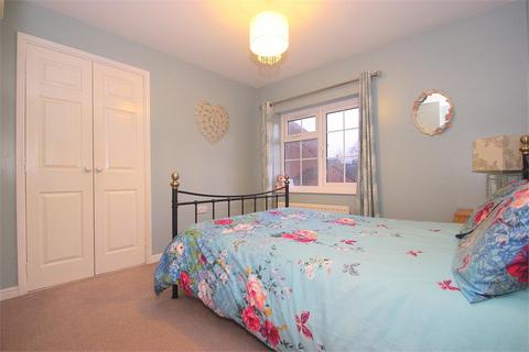 3 bedroom semi-detached house to rent, Shaw Gardens, Langley SL3