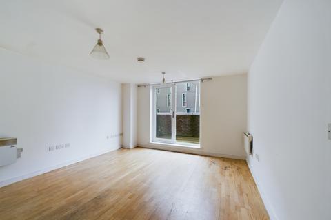 2 bedroom flat to rent, Staten Court, 84 Tradewind Square, Liverpool L1