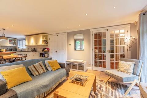12 Redwing Gardens, West Byfleet, KT14 6QJ