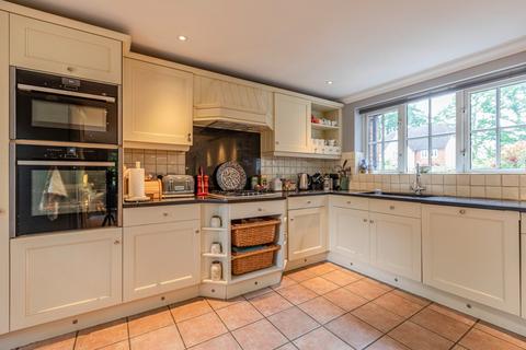 12 Redwing Gardens, West Byfleet, KT14 6QJ