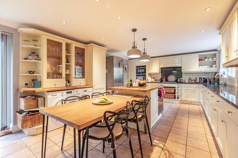 12 Redwing Gardens, West Byfleet, KT14 6QJ