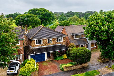 4 bedroom detached house for sale, Mountdale Gardens, Leigh-on-sea, SS9