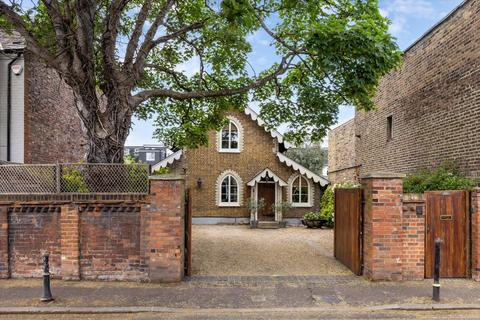 4 bedroom detached house for sale, Queens Road, London, SW14