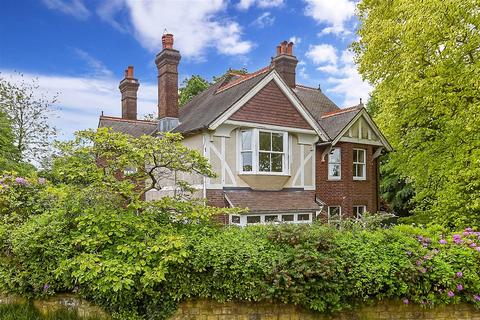 4 bedroom detached house for sale, Crowborough Hill, Crowborough, East Sussex