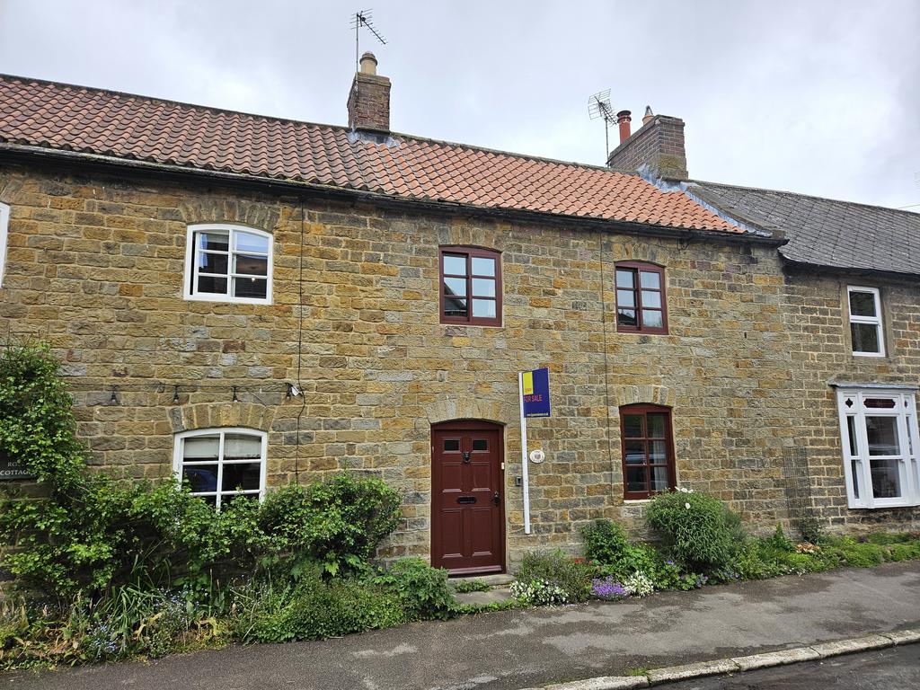 Main Street, Kirkby Malzeard HG4 3 bed terraced house for sale £320,000