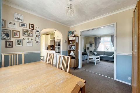 3 bedroom semi-detached house for sale, Queensway, Grantham, NG31 9RF