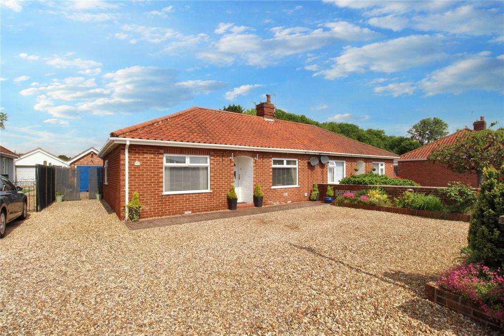 Hercules Road, Hellesdon, Norwich... 3 bed bungalow £300,000