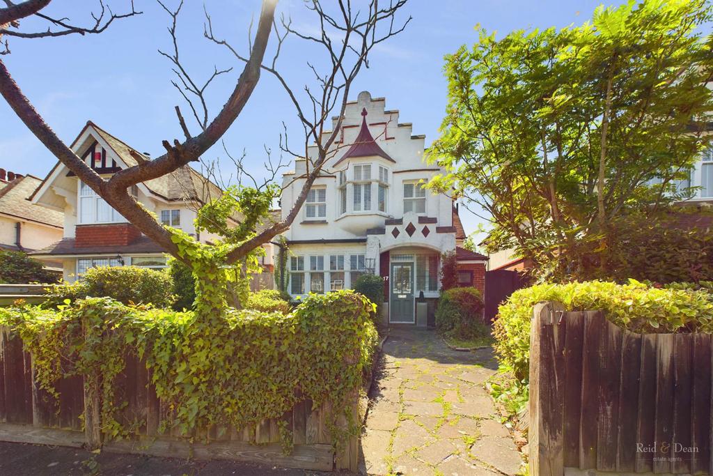 Glynde Avenue, Eastbourne 3 bed detached house for sale £500,000