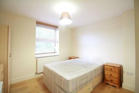 2 bedroom apartment to rent, High Street,  London,  N8