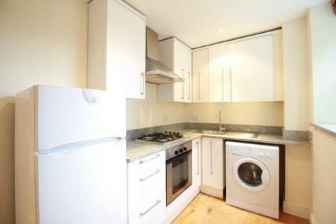 2 bedroom apartment to rent, High Street,  London,  N8