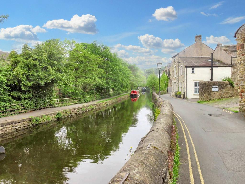 Watsons Houses, Skipton BD23 2 bed end of terrace house for sale £199,950