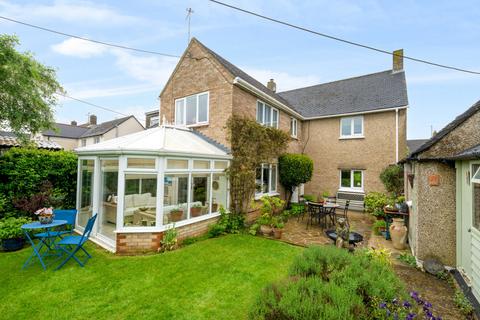 4 bedroom detached house for sale, Davenport Road, Witney, Oxfordshire