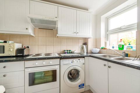 1 bedroom end of terrace house to rent, Locksmeade Road, Ham, Richmond, TW10