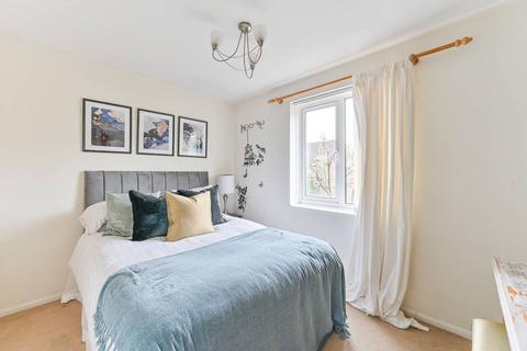 1 bedroom maisonette to rent, Greyhound Road, Sutton, SM1