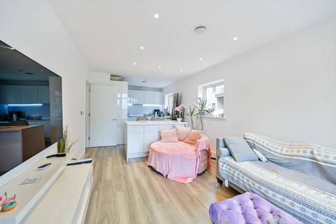 2 bedroom flat to rent, Frazer Nash Close, Isleworth, TW7