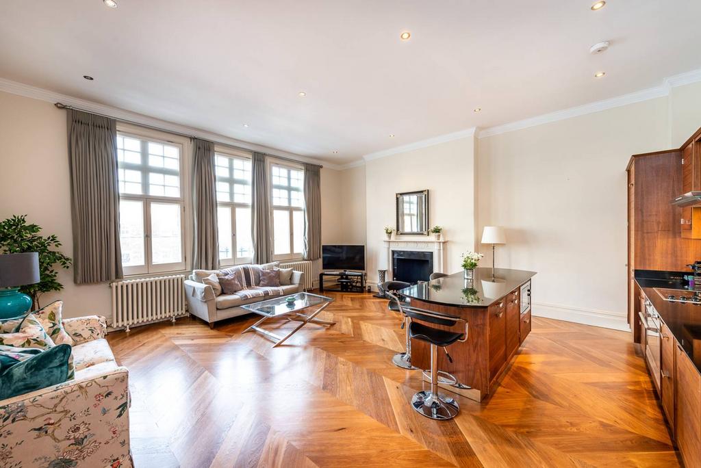 Egerton Gardens, Knightsbridge... 2 bed flat to rent £10,833 pcm (£
