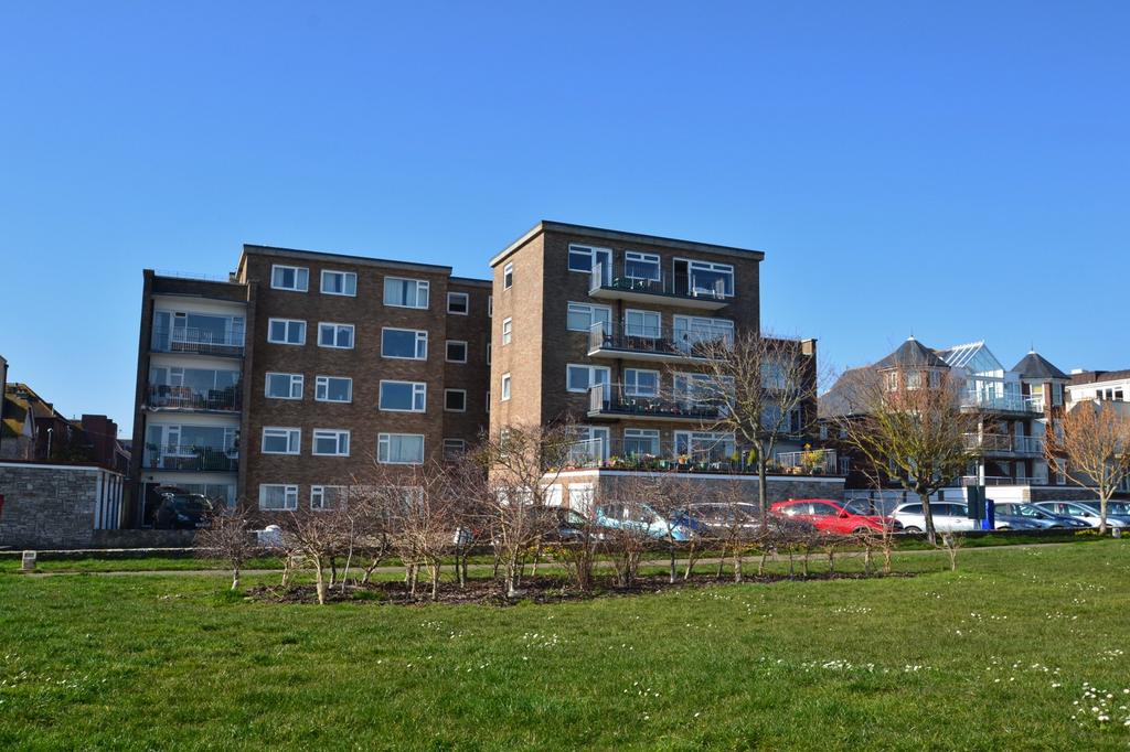 Swanage 2 bed flat to rent £925 pcm (£213 pw)