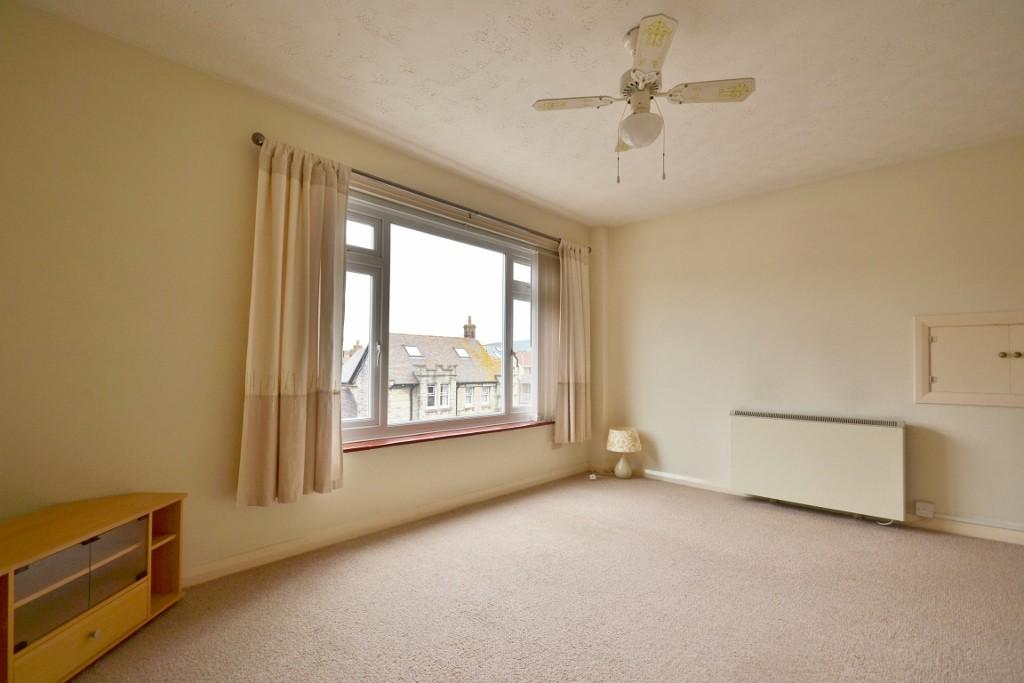 Swanage 2 bed flat to rent £925 pcm (£213 pw)