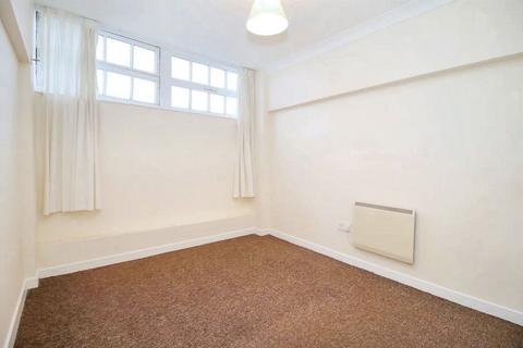 2 bedroom flat for sale, Clyde Street, Bingley, West Yorkshire, BD16 4JJ