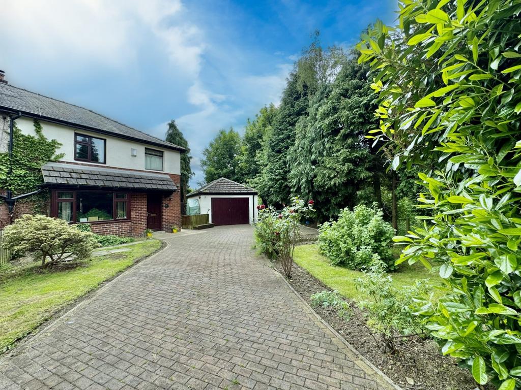 Shirley Parade, Gomersal, BD19 3 bed semidetached house for sale £