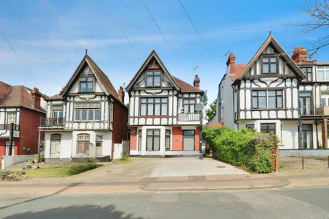 3 bedroom flat to rent, Cossington Road, Westcliff-on-sea, SS0