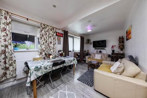 2 bedroom flat for sale, Cherry Tree Rise, Buckhurst Hill, IG9