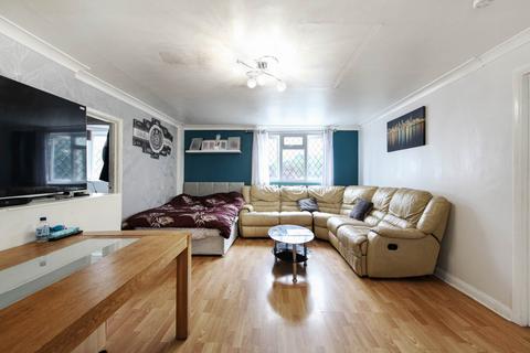 2 bedroom flat for sale, Cherry Tree Rise, Buckhurst Hill, IG9