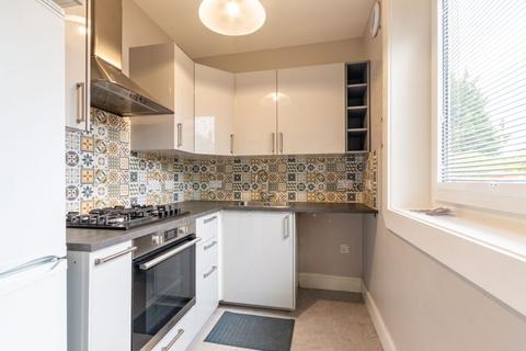 2 bedroom flat to rent, 1589L – Colinton Mains Road, Edinburgh, EH13 9DL