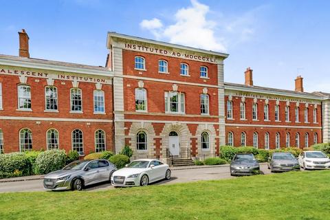 2 bedroom apartment to rent, Ellesmere Place, KT12