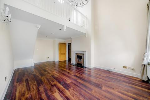 2 bedroom apartment to rent, Ellesmere Place, KT12