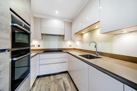 2 bedroom apartment to rent, Ellesmere Place, KT12
