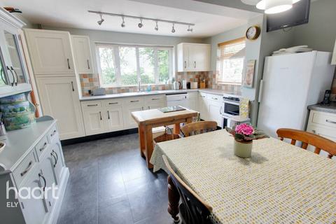 4 bedroom detached bungalow for sale, Green End, Stretham