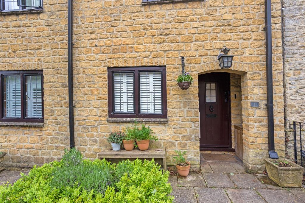 1 Parkland Mews
