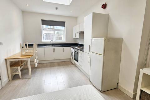 Studio to rent, Yewfield Road, London NW10