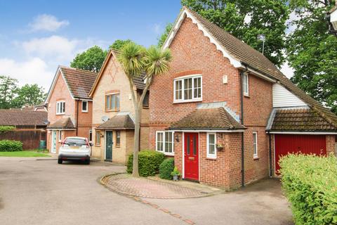 3 bedroom detached house for sale, Taunton Close, Crawley, West Sussex. RH10 7XT