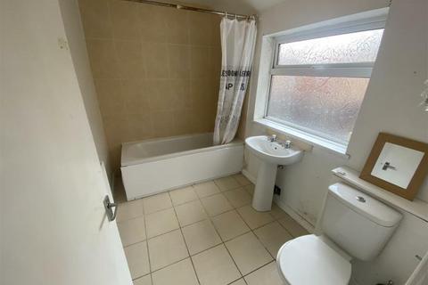 3 bedroom end of terrace house to rent, Langwith Road, Shirebrook, Mansfield, Derbyshire, NG20