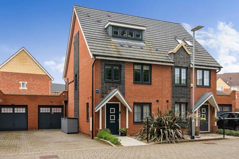 4 bedroom semi-detached house for sale, Trinity Circle, High Wycombe, Buckinghamshire