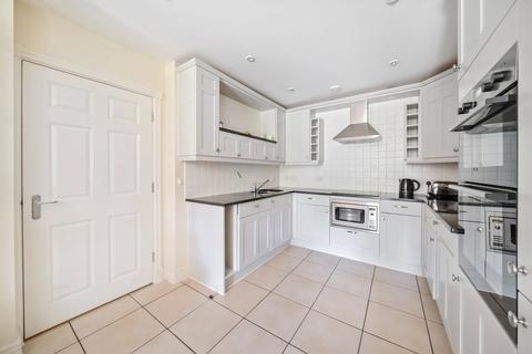 2 bedroom flat for sale, Portsmouth Road, Cobham, KT11