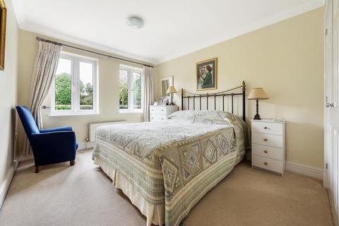 2 bedroom flat for sale, Portsmouth Road, Cobham, KT11