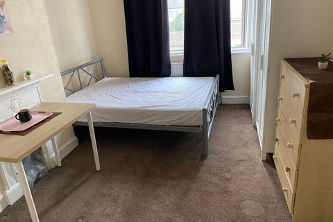 1 bedroom in a house share to rent, Wembley HA0