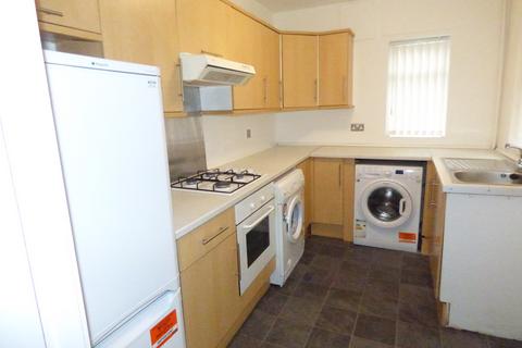 2 bedroom flat to rent, Warwick Street, Heaton