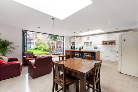 3 bedroom end of terrace house for sale, Fairfax Road, London, N8