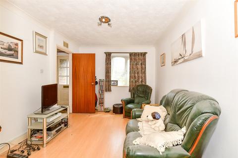 99 Douglas Road, Tonbridge, TN9 2UD