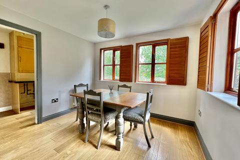 1 Beckside, Aberford, Leeds, LS25 3DD