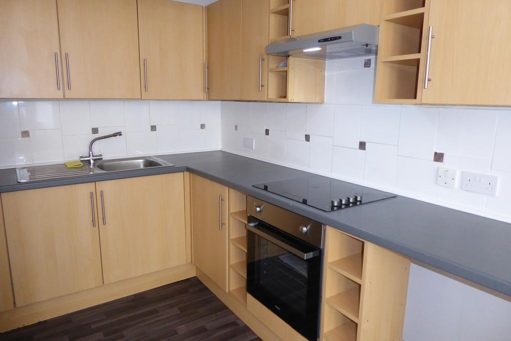 83 Regent Road, Morecambe, LA3 2 bed flat £675 pcm (£156 pw)