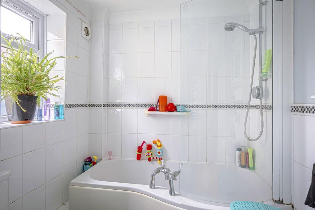 D/S Bathroom